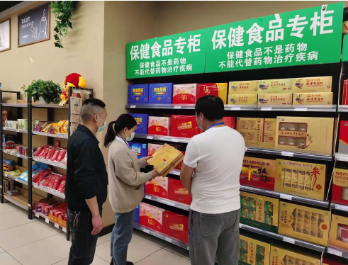 此次检查,重点围绕保健食品专区专柜提示牌是否规范,是否专区专柜销售