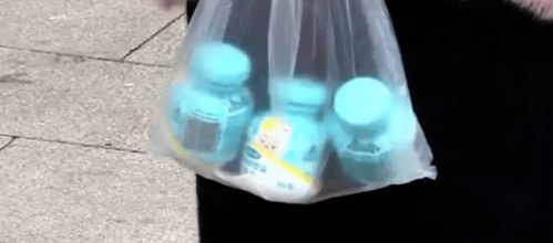 长沙 女子发现超市在售卖过期食品 却被超市人员说是.....